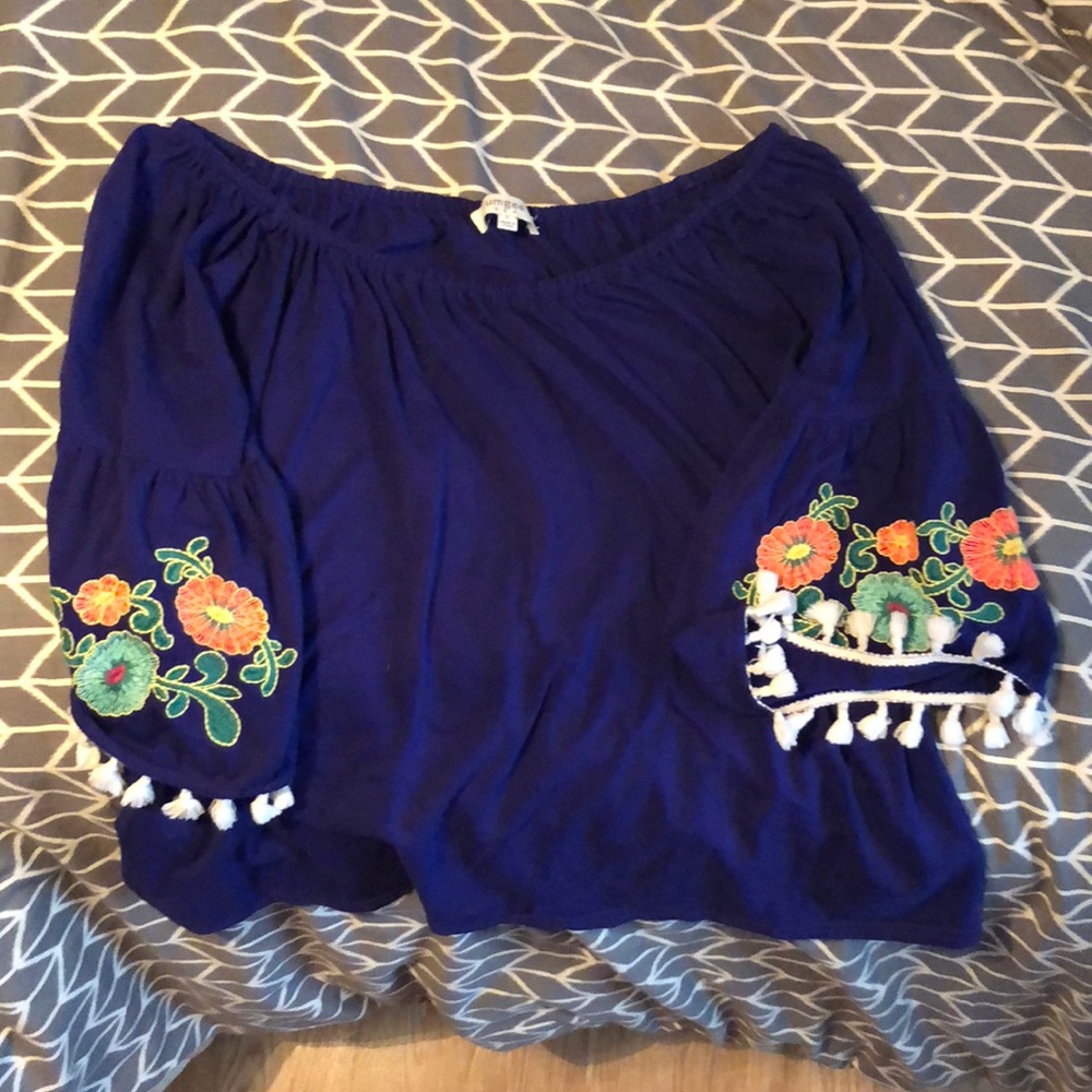 Off shoulder boutique shirt